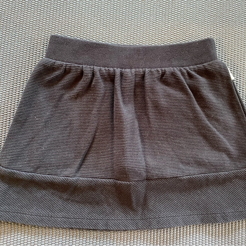 Navy blue “miles” ribbed knit kids skirt EUC (size 3Y)